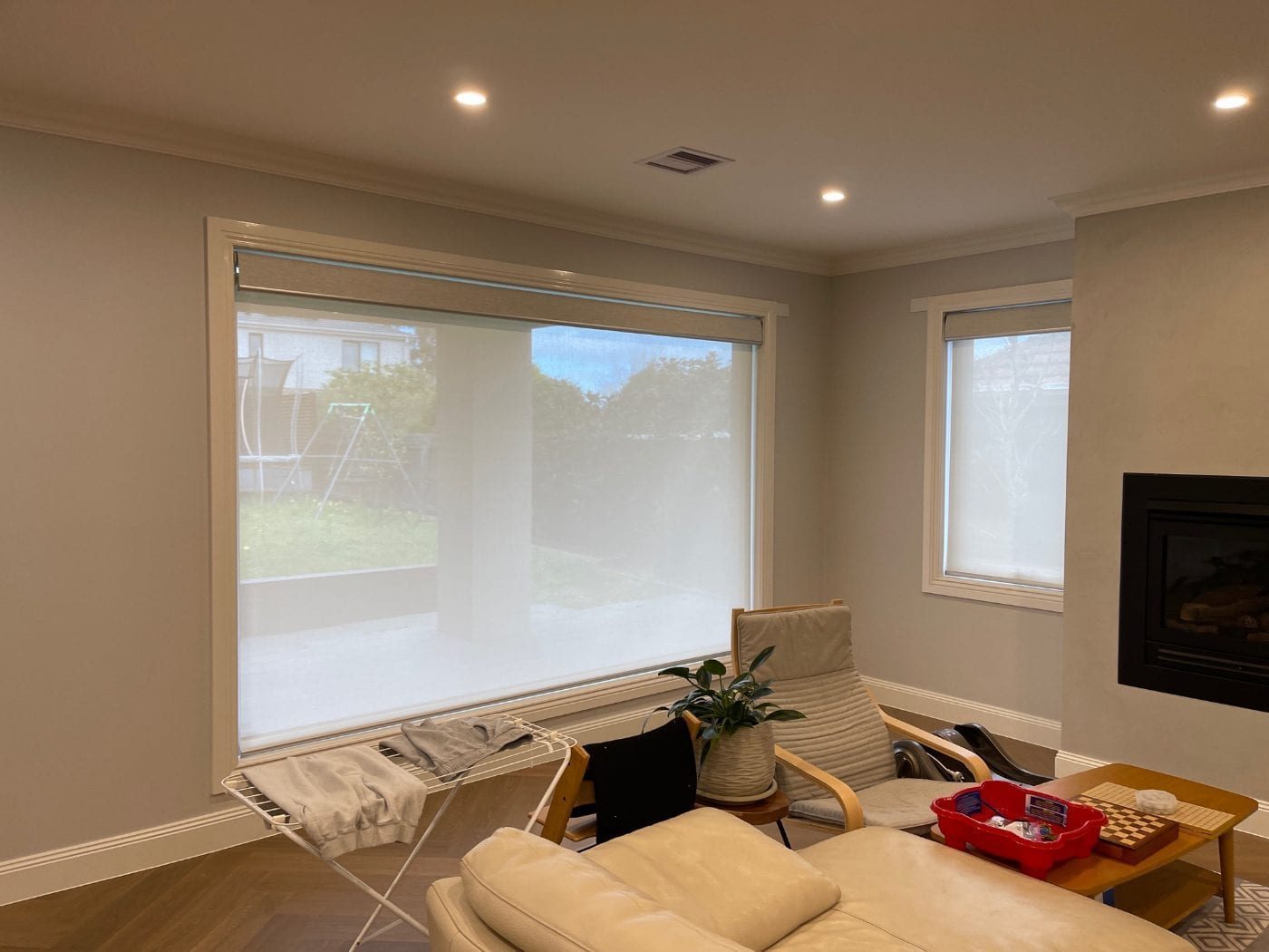 Linen-look roller blinds in an airy Melbourne living room